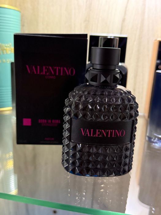 Valentino born in roma extradose