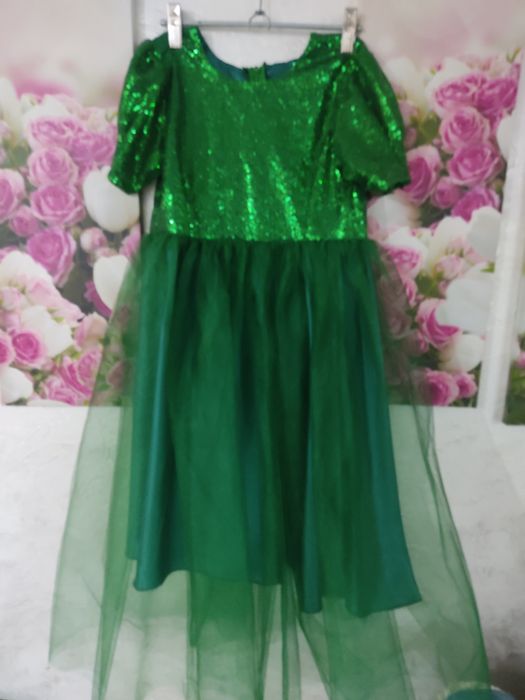 Платье детское цвета изумруд