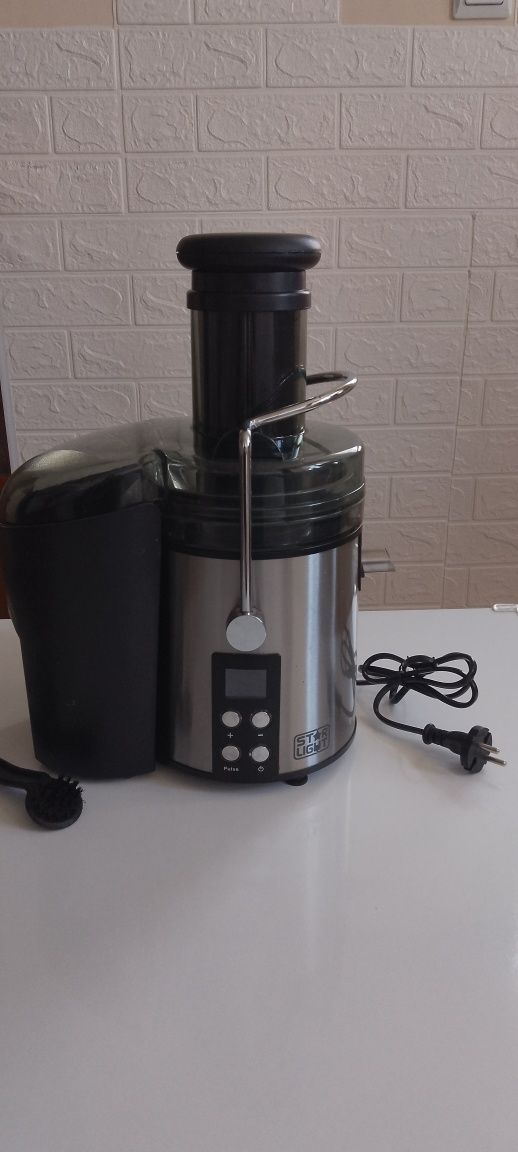 Сокоизтисквачка StarLight DPJ-800W