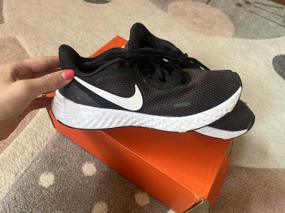 Унисекс Маратонки Nike Revolution 5