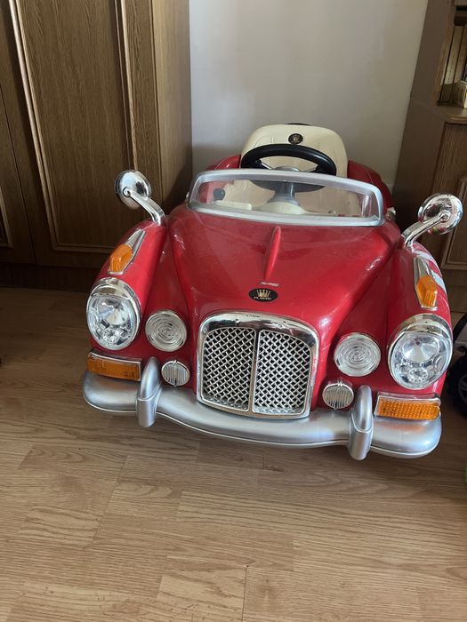 Vand masinuța electrica pentru copi pret 700