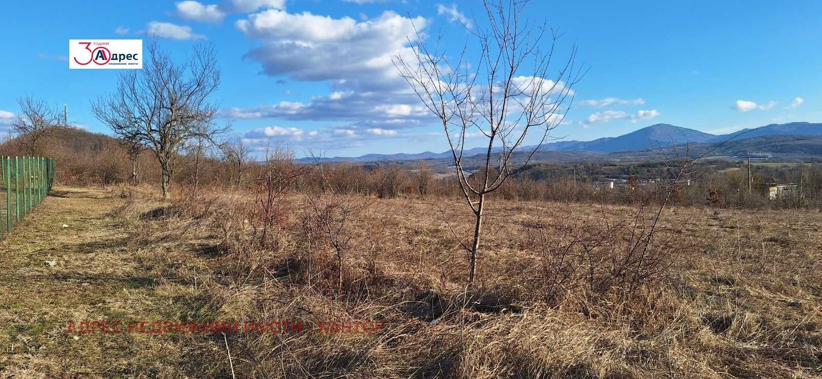 Продава три панорамни парцела в гр. Елена