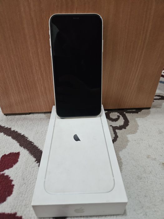 Apple 11 на 128 гб