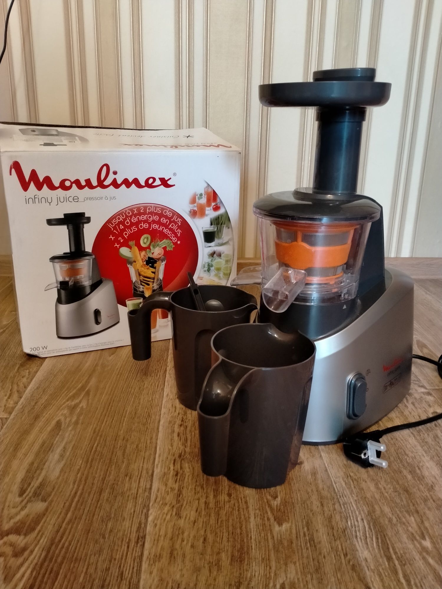 Шнековая соковыжималка Moulinex ZU255B10