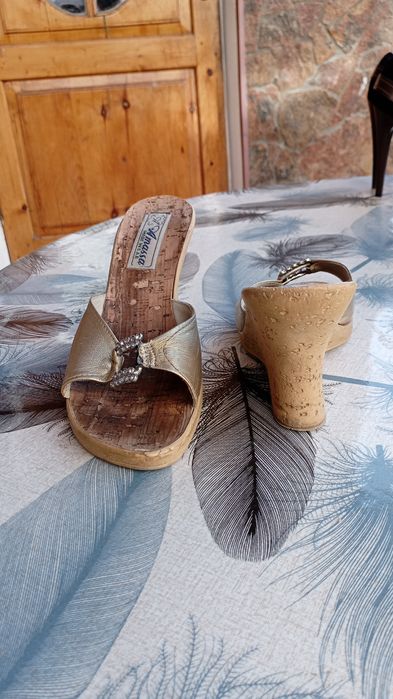 Ayollar uchun oyoq kiyimlar