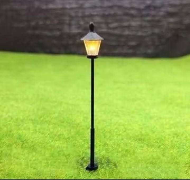 Felinare/Stâlpi de iluminat stradali machetă trenuleț electric HO