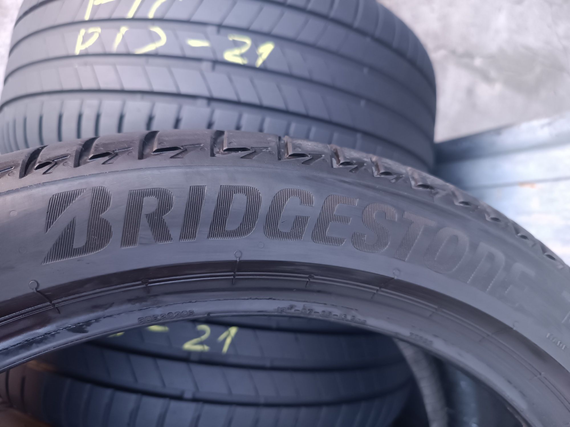245/40/19 Bridgestone Дот 3421