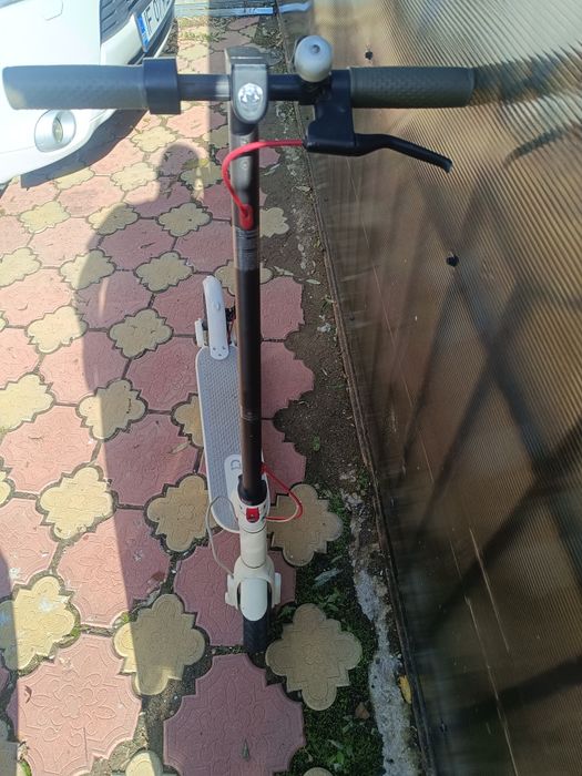 Vand trotineta xiaomy stare bună de funcționare.