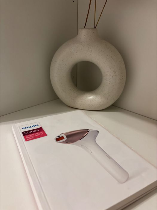 Фотоепилатор/лазер Philips Lumea BRI954