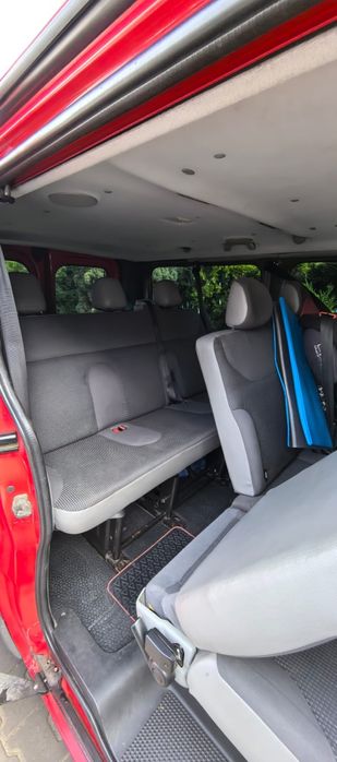 Persoană fizica ,unic proretar,vând Opel vivaro din 2011 ,e 5 ,ac, 8+1