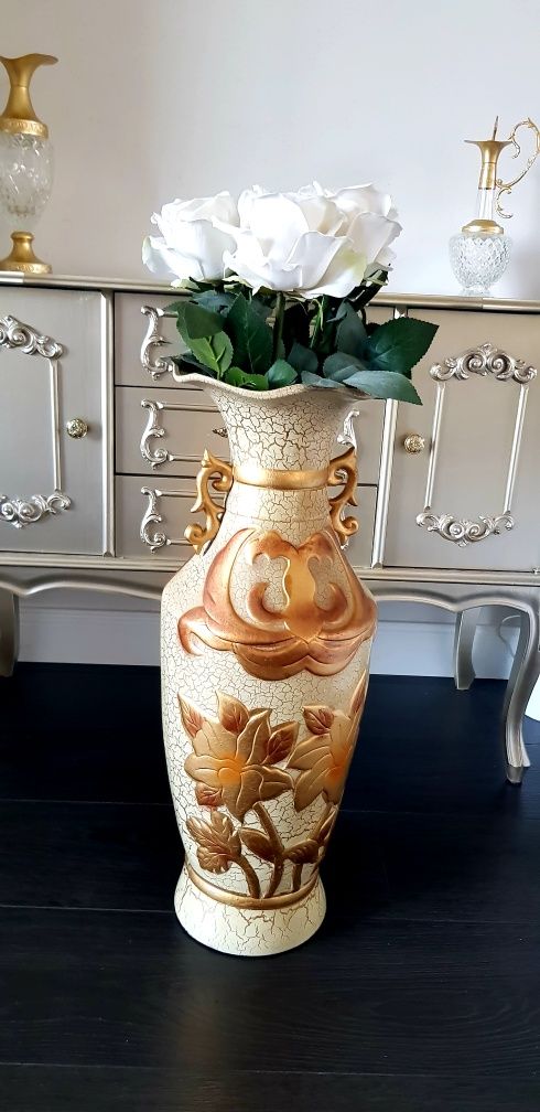 Vas vechi din ceramică glazurata
