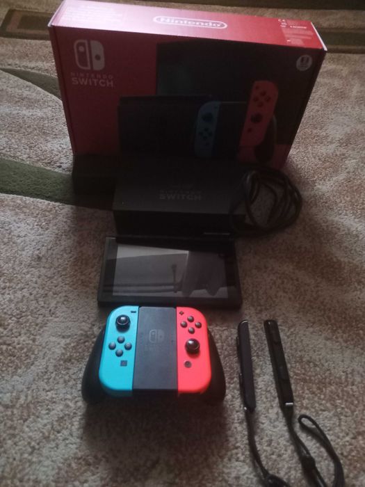 Consola nintendo switch  cu un joc gratis