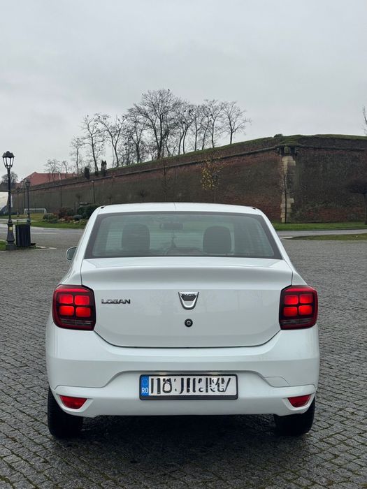 Vand aDacia Logan 1,2 benzina