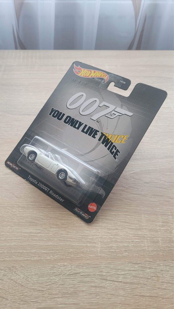 Hot Wheels Premium Toyota 2000 GT 007