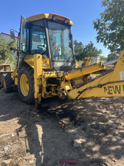 De vanzare buldoexcavator New Holland