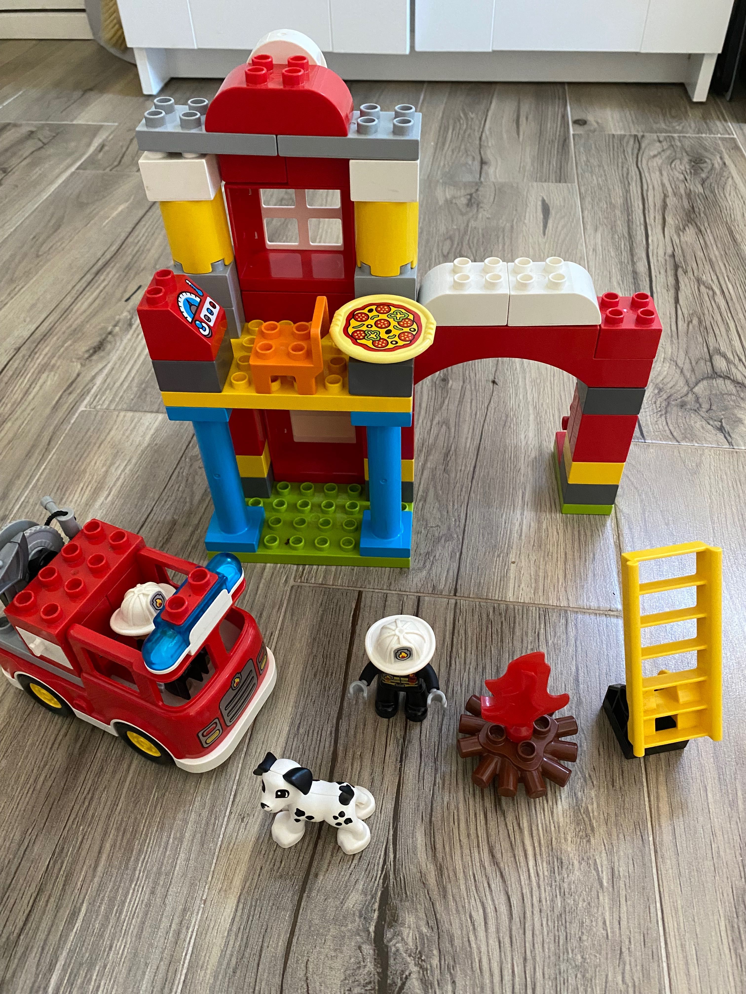 Vand Lego duplo, Statie de pompieri, 200 lei