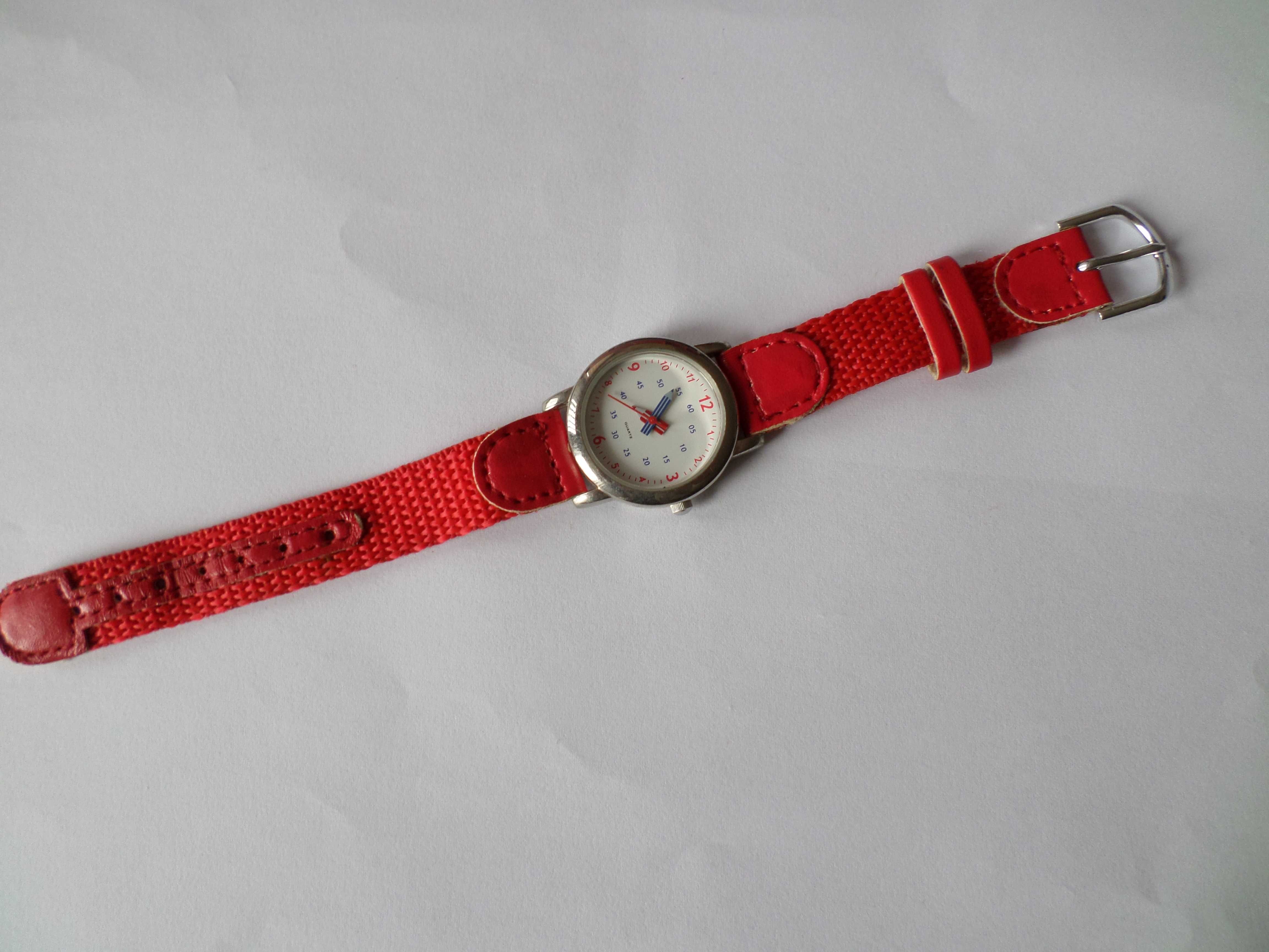 Нов детски часовник с червена каишка и със стрелки "моливчета"