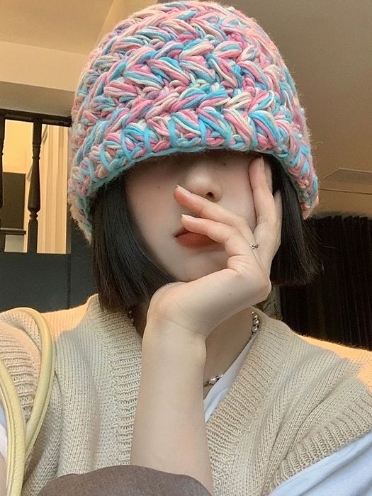 Шапка. Kuz, qish uchun ayollar shapkasi. Xitoyda ishlab chiqarilgan