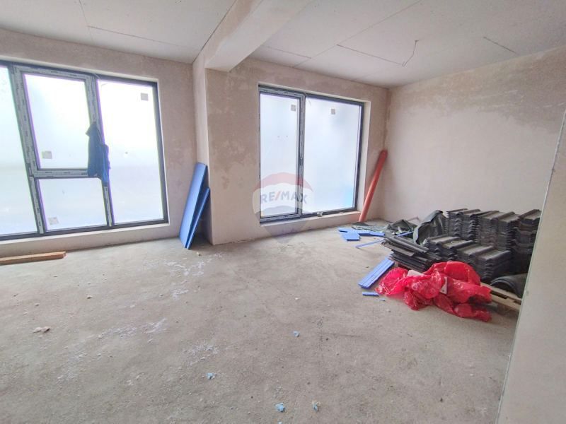 Продава се Многостаен апартамент в Варна, Виница - 237 кв.м за 1055 €/кв.м - Снимка #4