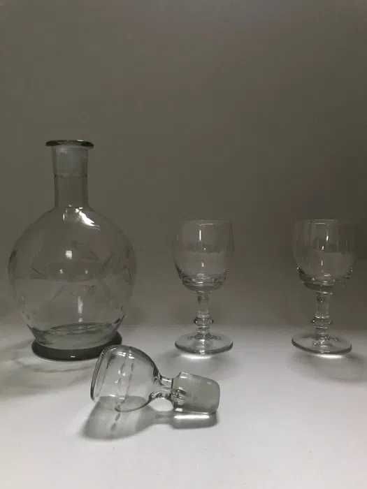 Carafa cristal - sticla bautura cu 4 pahare pentru vin alb.