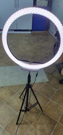 Vand   Lampa    circulara led 308 ( ptr cosmetica)