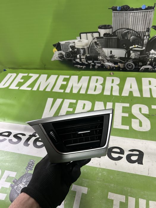 Grila aer interior stânga   bord BMW F30, F31 volan stânga