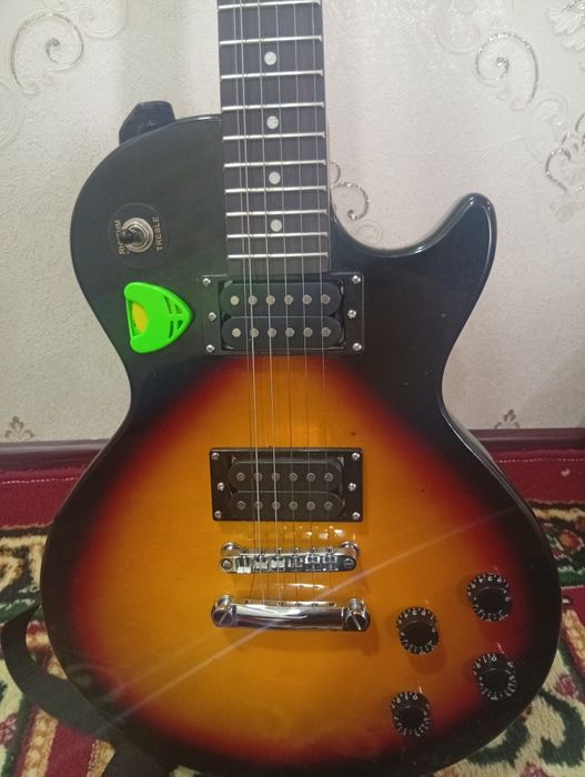 Gitara rocket va pedal