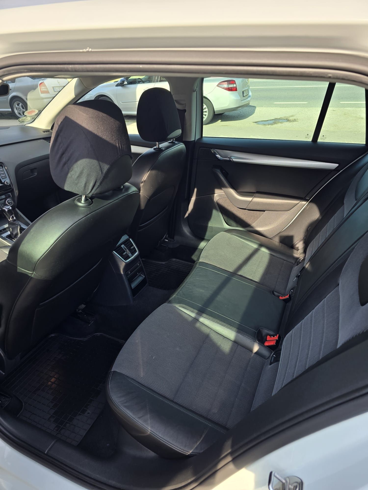 Vând  Scoda Octavia 3  Stile 4×4 permanent