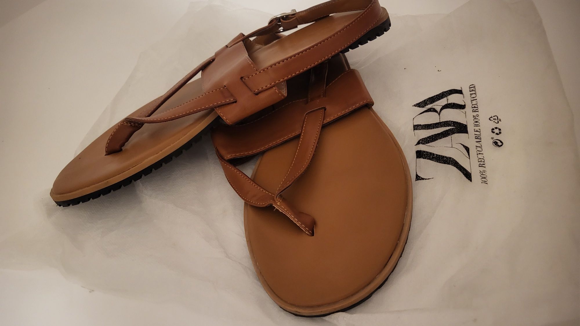 Vand sandale ZARA piele noi Nr. 44 - 45