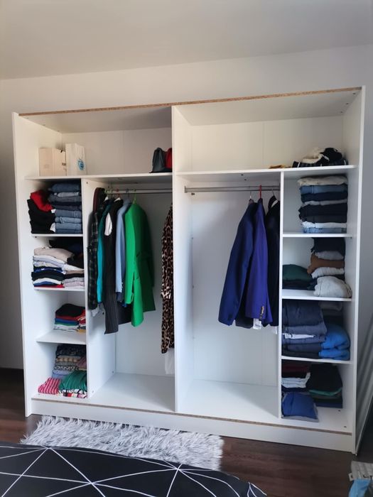 Vând șifonier in stare foarte buna