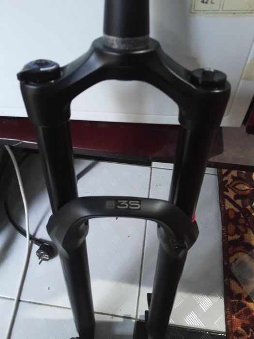 Продам новую воздушную вилку Rock Shox 35