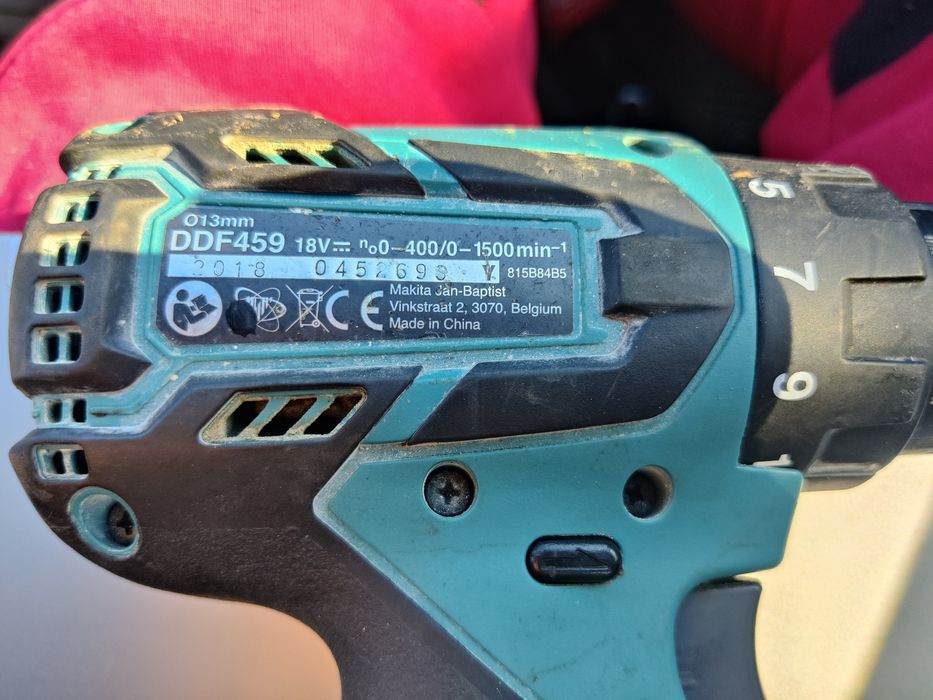 Vând 2 bormașini Makita cu Acumulatori