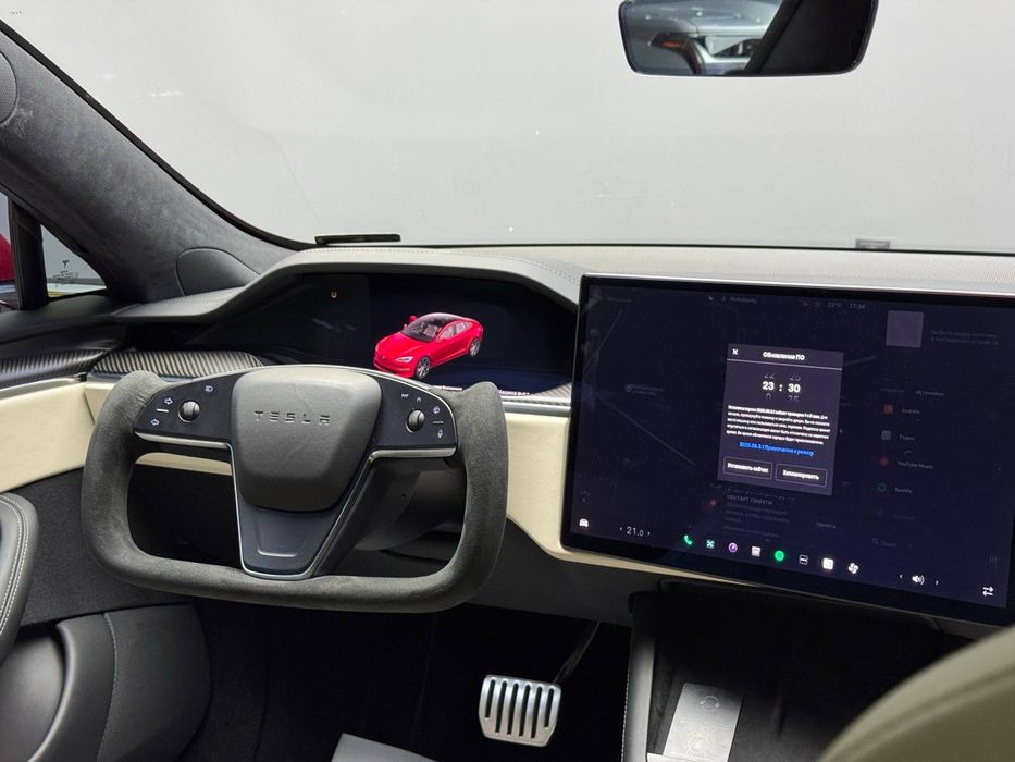 Продается Tesla Model S Plaid