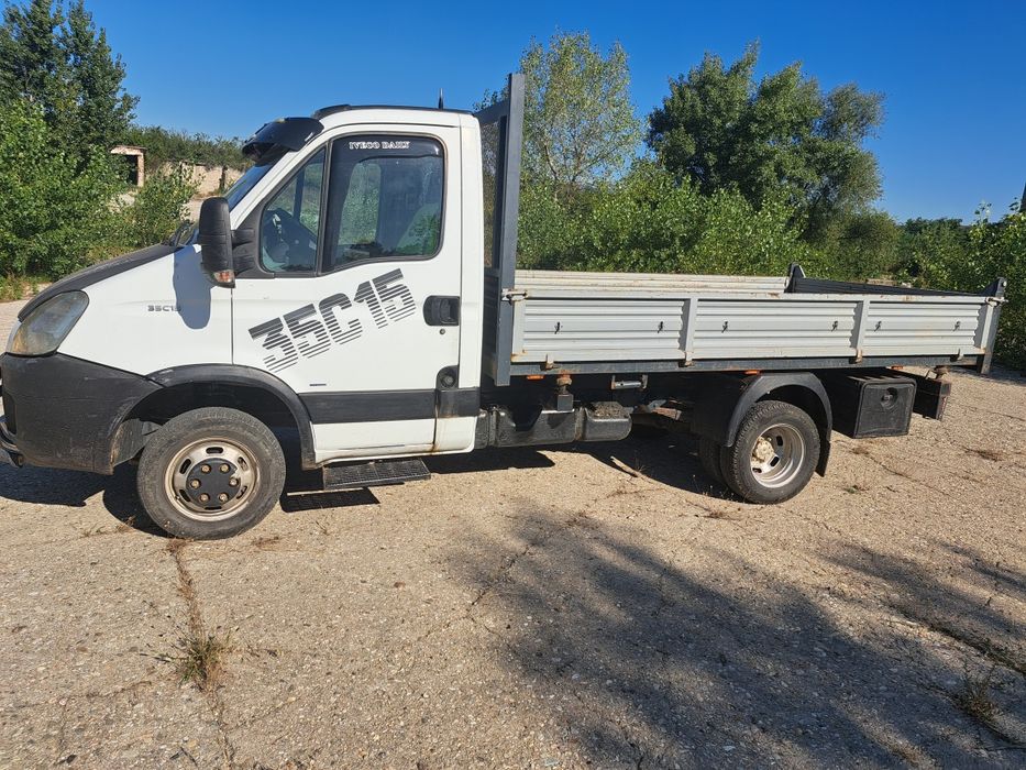 Transport materiale de construcții și lemn