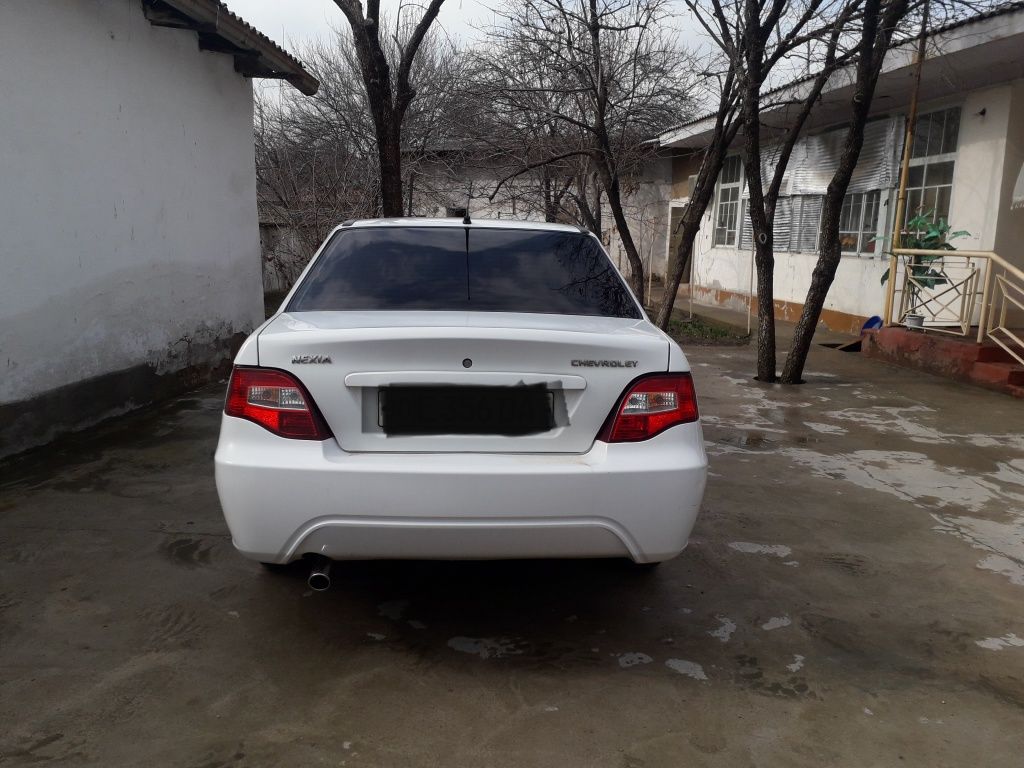 Nexia 2 sotiladi 170000 km xalol  kapot chap krelo kraska bogan 2010 y