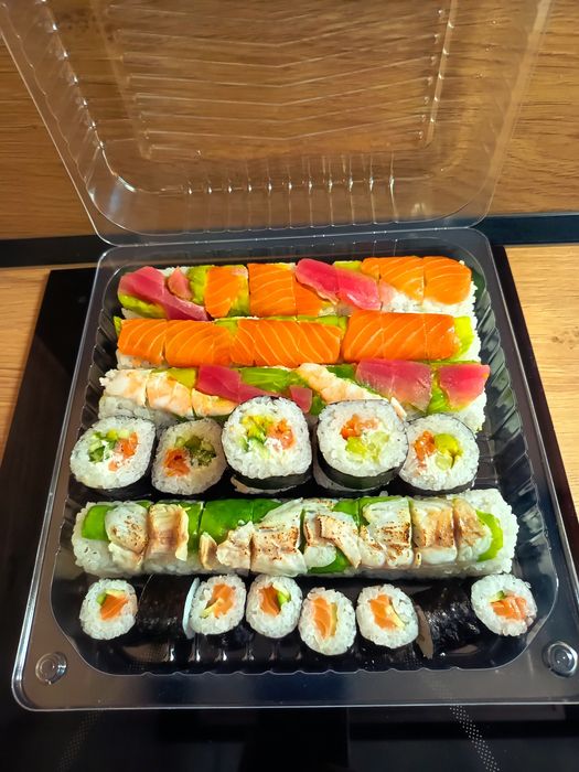 Суши кетъринг за фирмени събития и партита – свежест, стил и вкус!