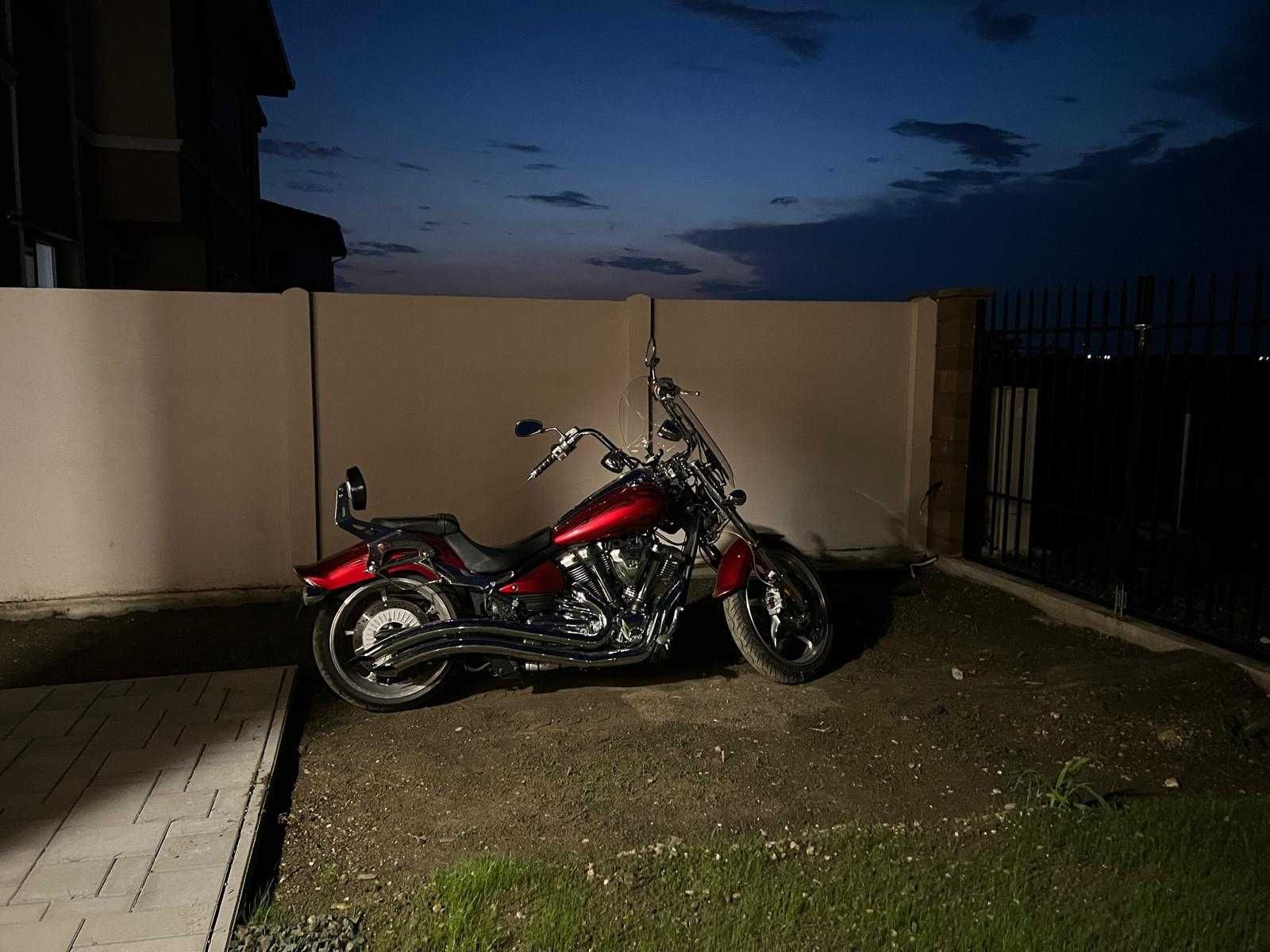 yamaha raider XV 1900