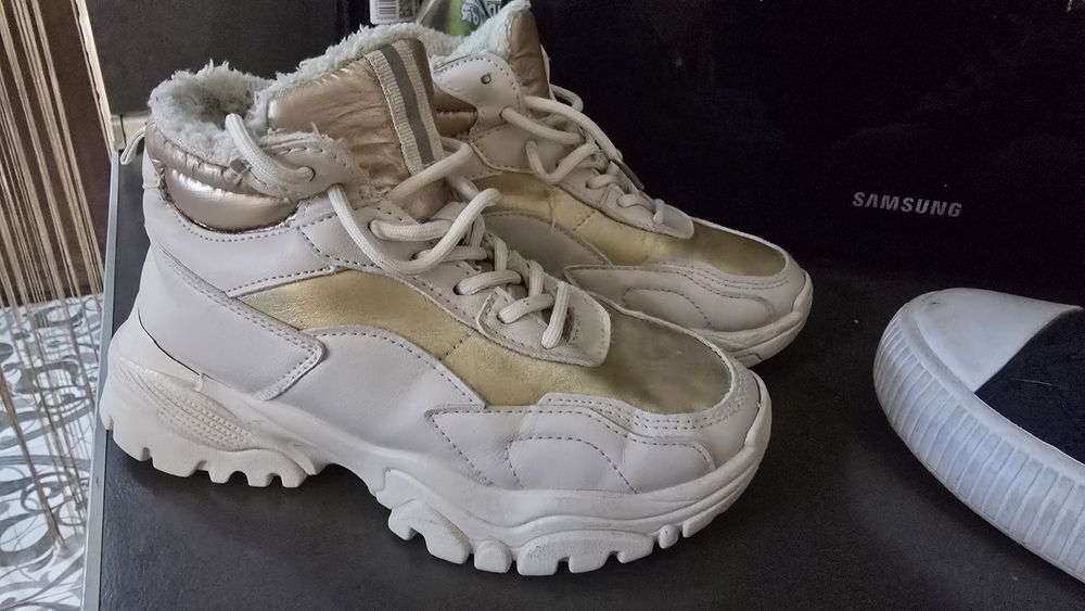 Спортни обувки за момиче