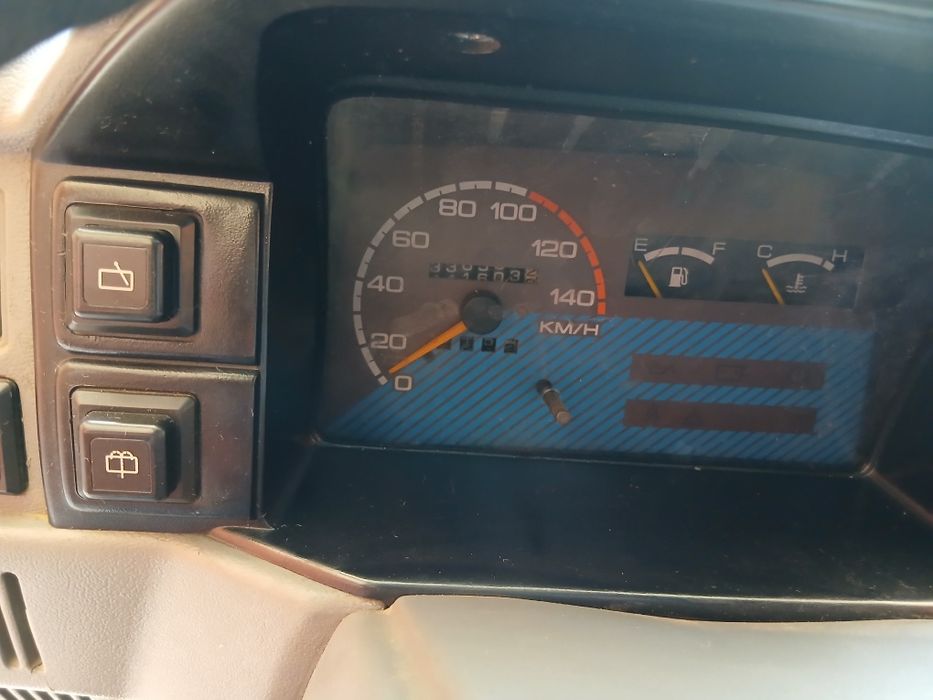 Moshina sotildi sirochni