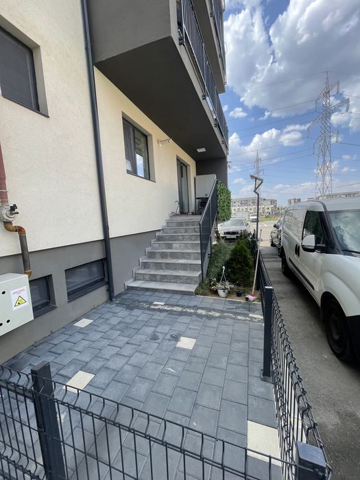 Garsoniera si loc de parcare si curte