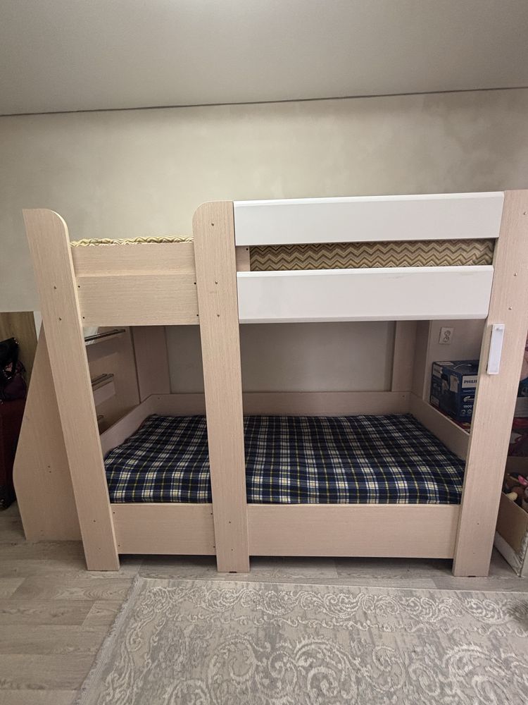 Продам двухярусную кровать