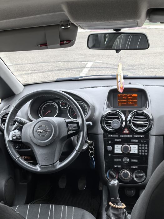 Opel corsa D 1.3 ,95 cai 2012 consum mic ,cruise,incalzire scaune