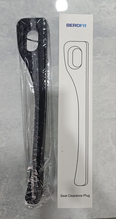 Seat clearance plug