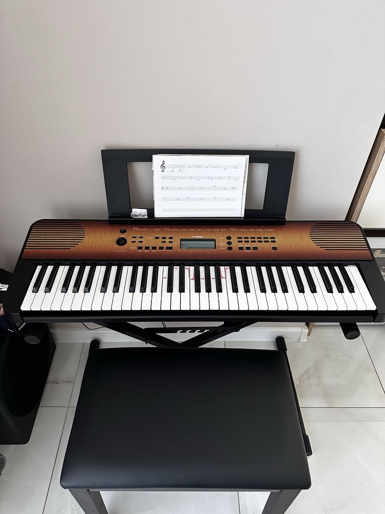 Синтезатор YAMAHA PSR-E360 MAPLE