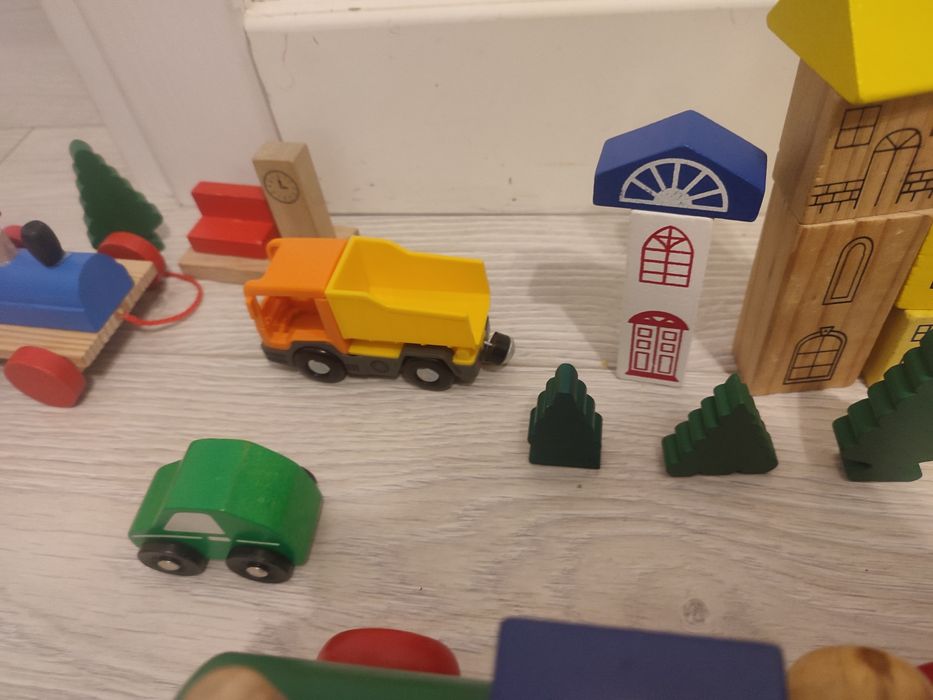 Jucării  lemn (doua trenulețe+5 mașinuțe)