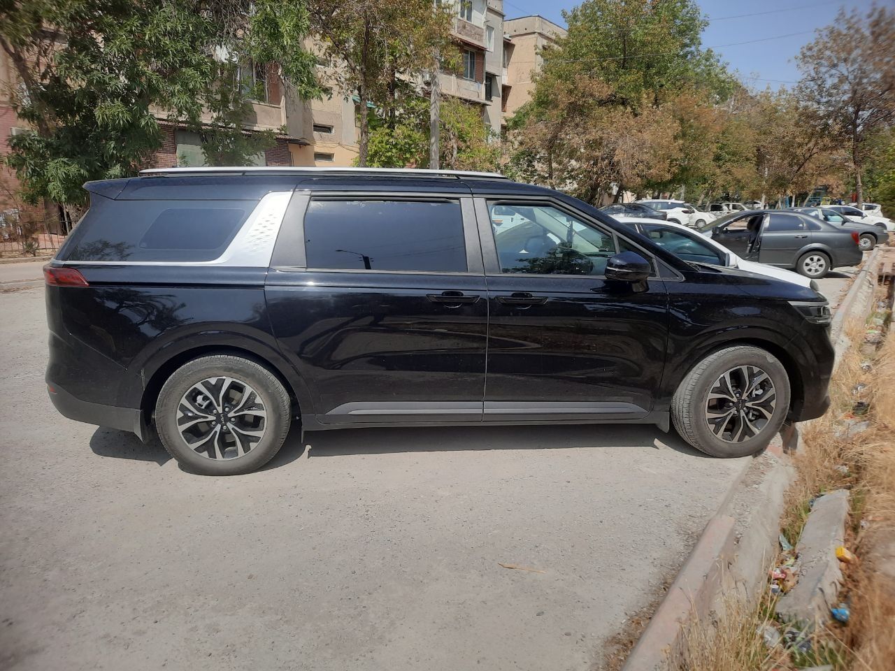 Kia Carnival сотилади холати а'ло