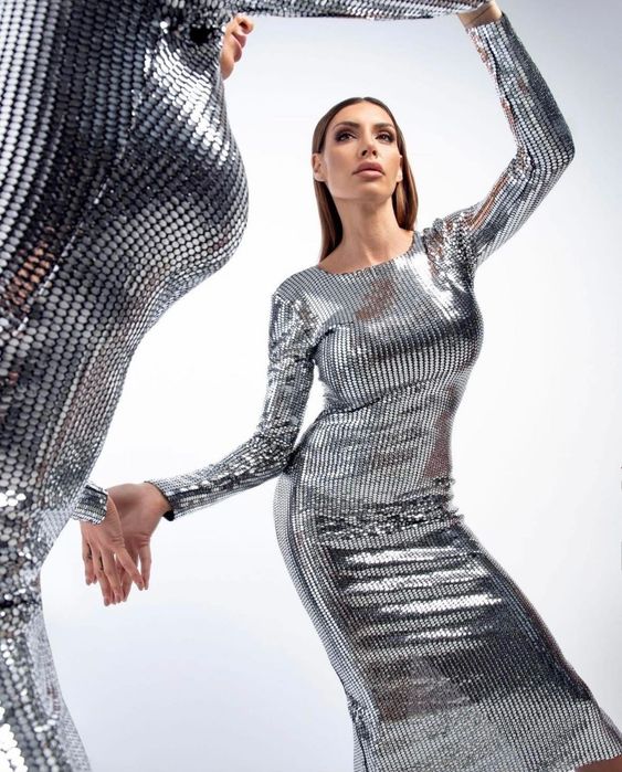 Ефектна сребърна парти рокля