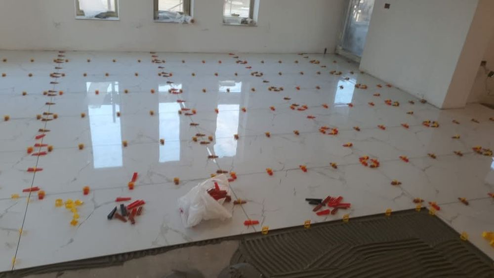 Zugrav , glet 10 lei, mp stratul  lavabil 5 lei stratul