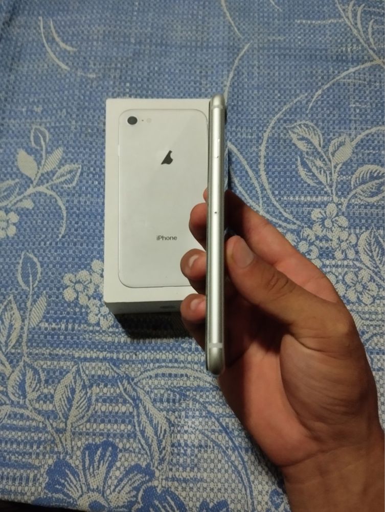 Iphone 8  holati tiniq 64 talik 89 yomqis radnoy