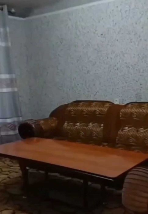 Shahar markazida Kvartira sotiladi 1-etaj  2 hona KlaraSetkin.Bozorcha